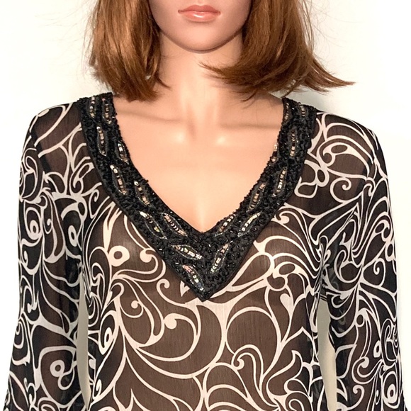 XL•SOLITAIRE LOS ANGELES•B&W V-NECK SHEER BLOUSE• - Picture 4 of 4